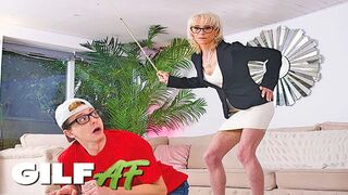 Nagymama kemény keze: Jacy, az érett tanárnő és a diák tiltott órái