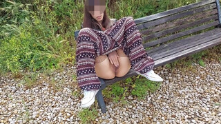 Olasz ribanc a padon ujjaival feltúrva magát