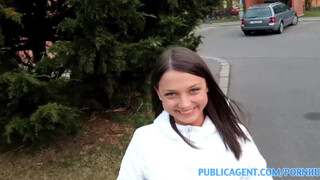 Felforrósítva a tinédzsert a szállodai ágyon