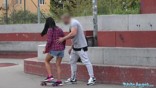 Apolonia Lapiedra és szeretője: A nyilvános ügynök buja kalandjai