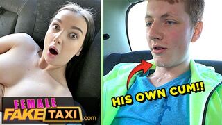 Lady Gang elszabadul a nagy farkú tini vad szopásától a taxiban POV-ban