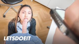 May Thai ázsiai vonzereje külföldi vad szexben, arcon lövellő fináléval