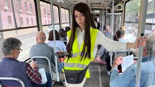 Buszvezető csaj életét forgatja fel és csábítóan megadja magát az utasnak