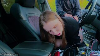 Autós csaj vadul szopja és megbasszák, miután lebukik egy nyilvános szexjátékon - pov