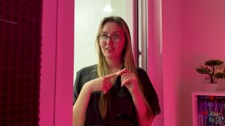 A szerencsejátékos léptegyes megdugja a mostohaanyja szaftos punciját