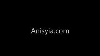 Anisyia vadul szívja a hatalmas farkát a LiveJasminen