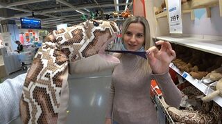 Letty Black vadul élvezi a monstre farkát nyilvános helyen