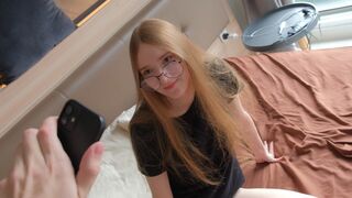Felfedeztem, hogy a mostoha testvérem vad pornót készít