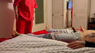 A csábító nővérke megfosztott a gyönyörtől, amikor a kőkemény erekciómra bukkant