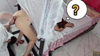 Titkos nőgyógyász izgatóan vizsgálja a fenekemet