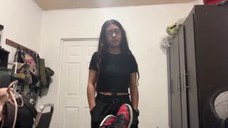 Átfogja a lakbért és teletölti a pináját