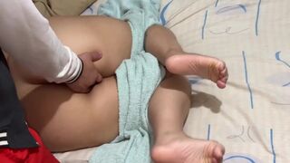 Éjfélkor a formás seggű anyósom belép a szobámba, segítségét kéri a kínzó fájdalomtól