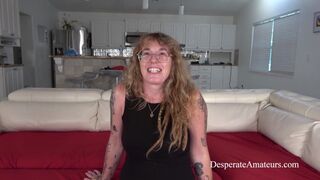 Kétségbeesett Amatőrök Szexi Stílusa: Babz, Scarlet és Bridgett Feszes MILF Punciát Keményen Vágják a Desperate Amateurs-en