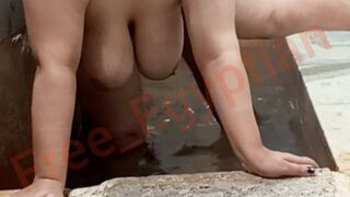 Éjszakai dugás egy egyiptomi falusi nővel a fürdőben hangos nyögésekkel