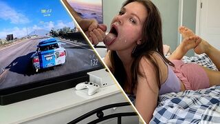 Csak xboxozott, aztán hirtelen mélytorok szopást kapott