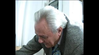 Valódi olasz milf pornósztár szopik a privát perverziók negyedik részében