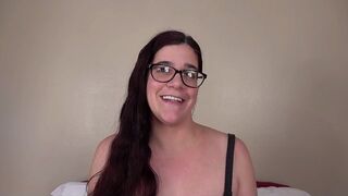 Vicki újra beindul, ahogy a Desperate Amateurs és Miles vadul birizgálja a casting forgatásán