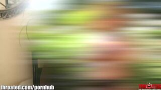 Throated különleges Britney Amberrel - Dús keblek és lángoló szopás egy vörös pornócsillaggal