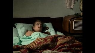 Mogyoró mellű magyar lány nyalja és nyargal Silvio vastag, erekcióval teli olasz rúdján