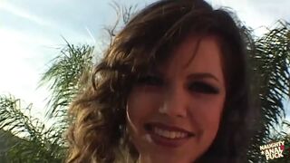 Bobbi Starr a barna csoda, aki boldogan fogadja a két keményet egyszerre