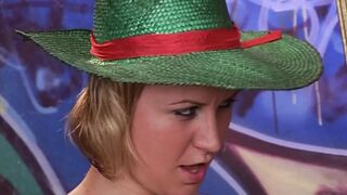 Szőke milf, Rachel Boost hatalmas keblekkel kíméletlenül és élvezettel megdolgozva