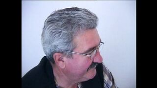 Dús csöcsű MILF kettő behatolást él át dupla méretes faroktól és élvez a puncijára